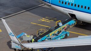 Airport Luggage Loader/Unloader Jobs in UK - High Salary - Apply For Latest Vacancies